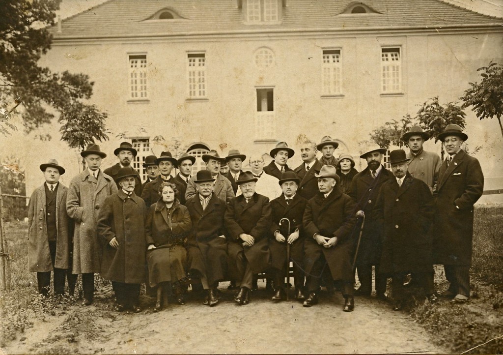 Shimone is second from the left, standing.